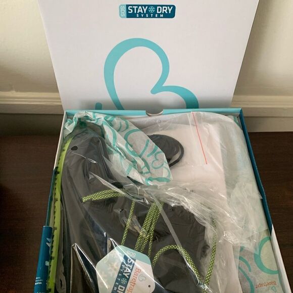 Baretraps dish water resistant  weatherproof,treaded soul, faux shearling bootie - Picture 8 of 12